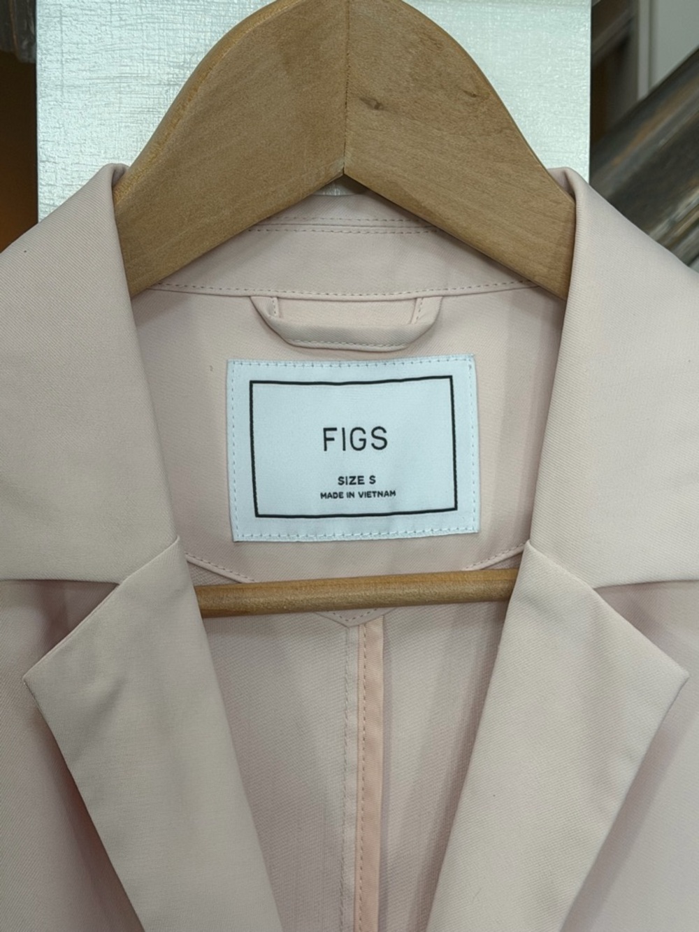 FIGS Women’s Bellevue Pink Powder Lab Coat: Limited Edition S - Picture 10 of 16